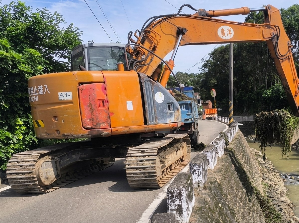 排水路清淤與護岸整理